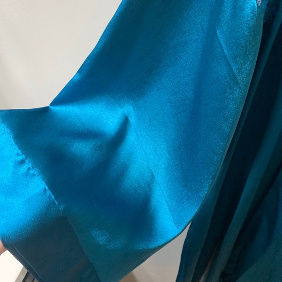 Victoria’s Secret teal robe M/L 💙 - Picture 4 of 6
